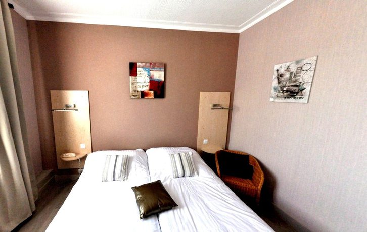 Imagen de la habitación del Hotel Hôtel la Croix Couverte. Foto 18