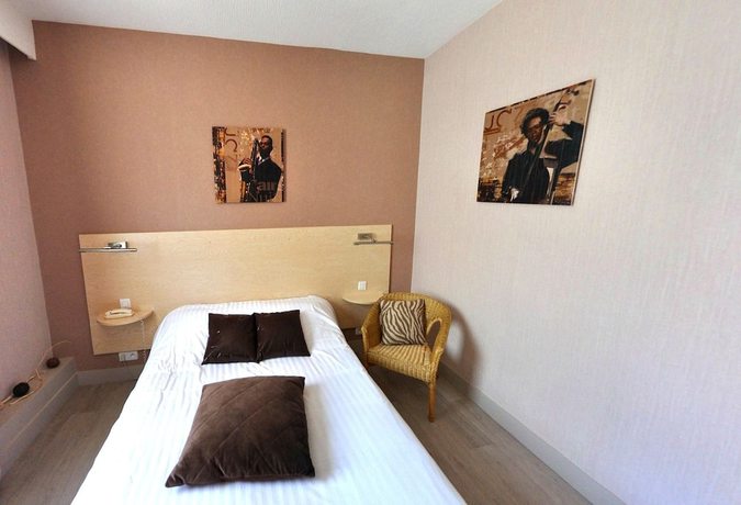 Imagen de la habitación del Hotel Hôtel la Croix Couverte. Foto 20