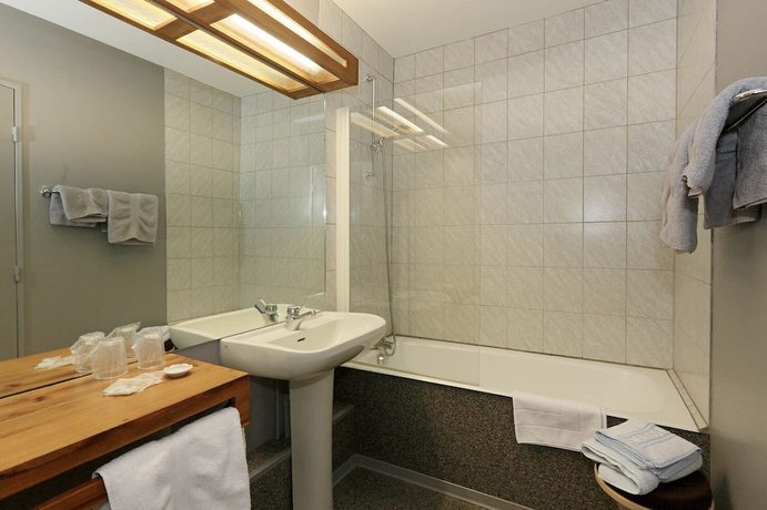 Imagen de la habitación del Hotel H&ocirc;tel la Randonn&eacute;e, Nasbinals. Foto 12
