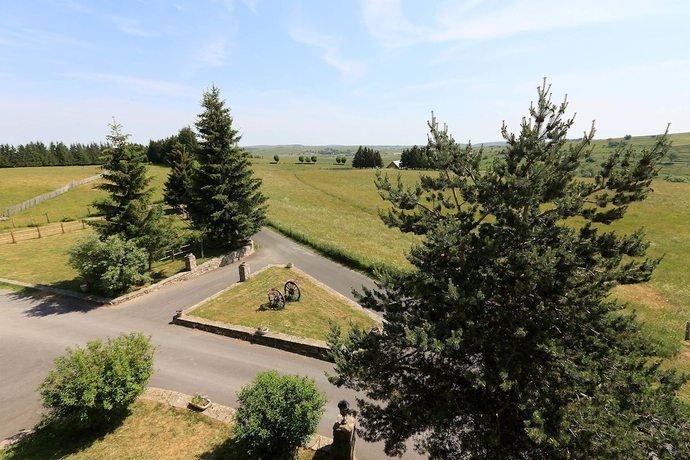 Imagen de los exteriores del Hotel H&ocirc;tel la Randonn&eacute;e, Nasbinals. Foto 18