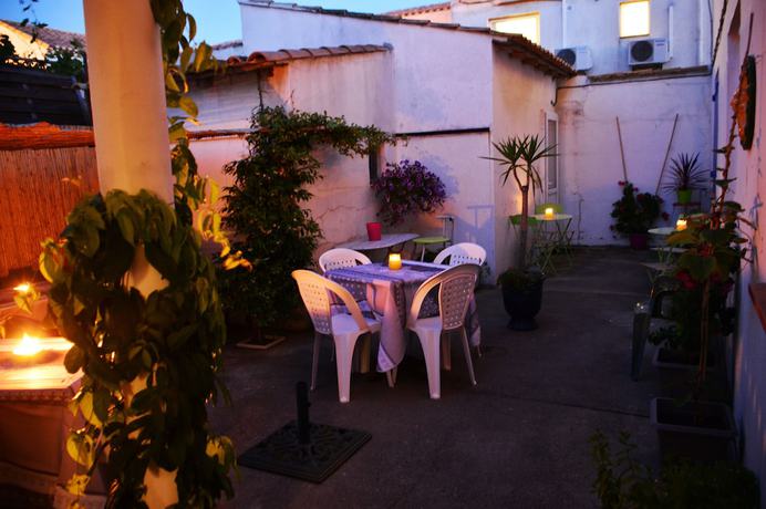 Imagen de los exteriores del Hotel H&ocirc;tel le Castelet. Foto 8