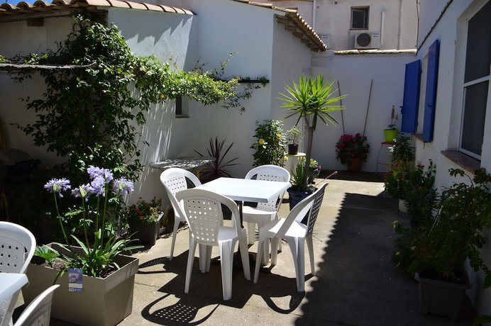 Imagen de los exteriores del Hotel H&ocirc;tel le Castelet. Foto 9