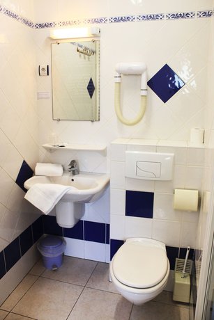 Imagen de la habitación del Hotel H&ocirc;tel le Castelet. Foto 7