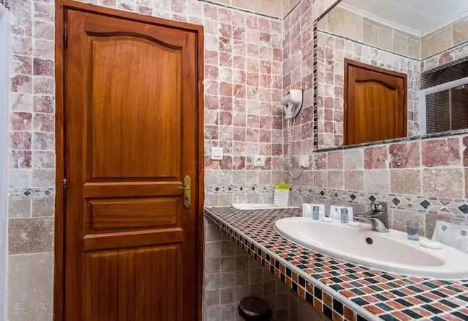 Imagen de la habitación del Hotel H&ocirc;tel le Catalan Restaurant Le Miradou. Foto 15