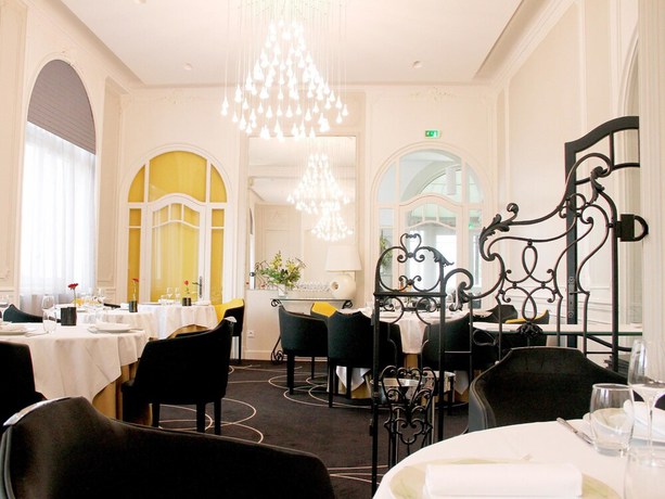 Imagen del bar/restaurante del Hotel H&ocirc;tel le Ch&acirc;teau Blanchard. Foto 3