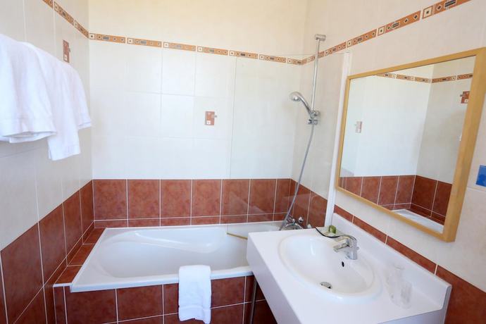 Imagen de la habitación del Hotel H&ocirc;tel le Ch&acirc;teau Blanchard. Foto 16