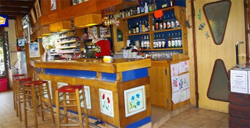 Imagen del bar/restaurante del Hotel H&ocirc;tel le Tourisme. Foto 11