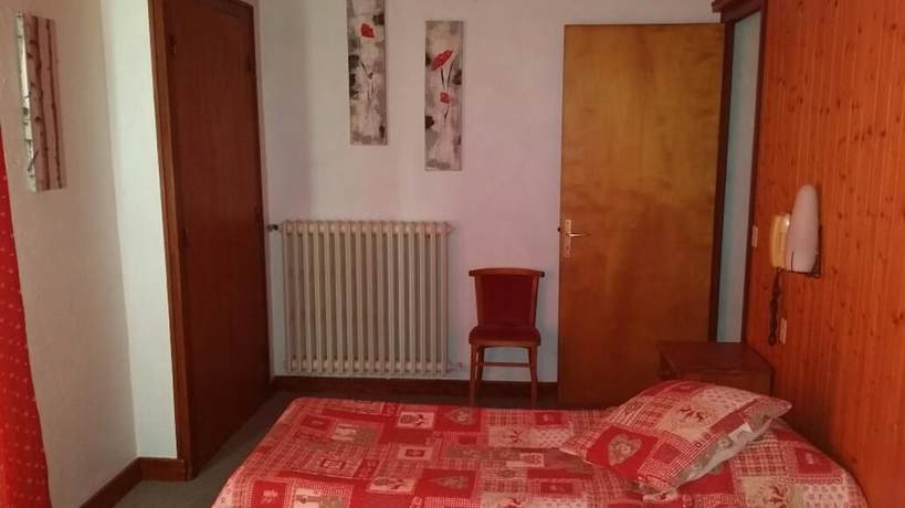Imagen de la habitación del Hotel H&ocirc;tel le Tourisme. Foto 16