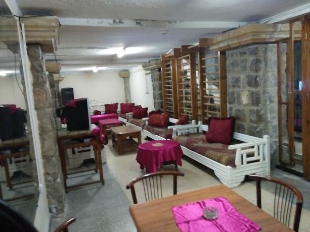 Imagen del bar/restaurante del Hotel H&ocirc;tel le V. Rocher. Foto 4