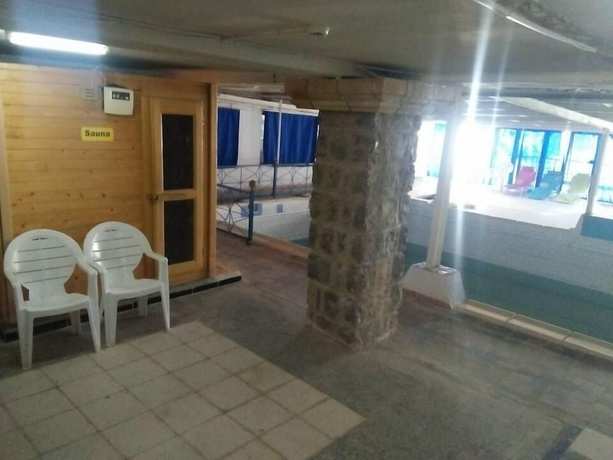 Imagen de la piscina del Hotel H&ocirc;tel le V. Rocher. Foto 12
