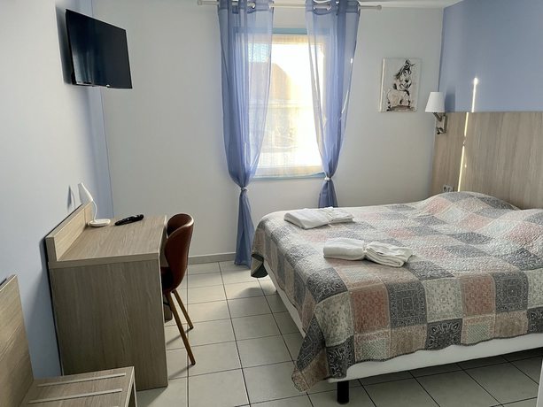 Imagen de la habitación del Hotel H&ocirc;tel les Arcades, Saintes Maries de la Mer. Foto 4
