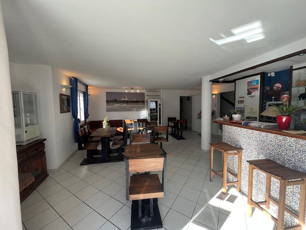 Imagen del bar/restaurante del Hotel H&ocirc;tel les Arcades, Saintes Maries de la Mer. Foto 2