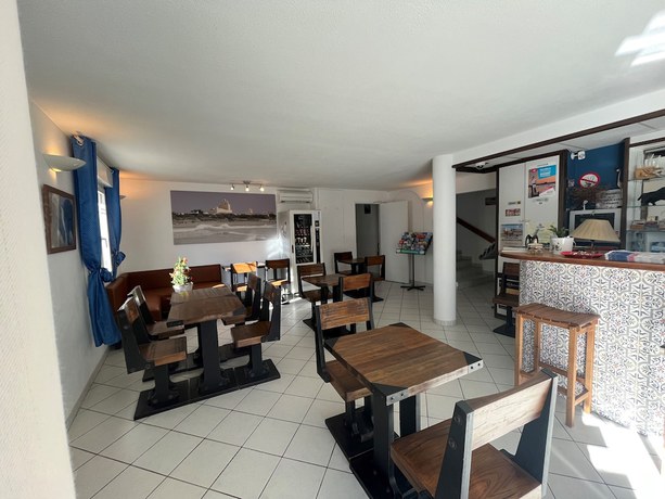 Imagen del bar/restaurante del Hotel H&ocirc;tel les Arcades, Saintes Maries de la Mer. Foto 3