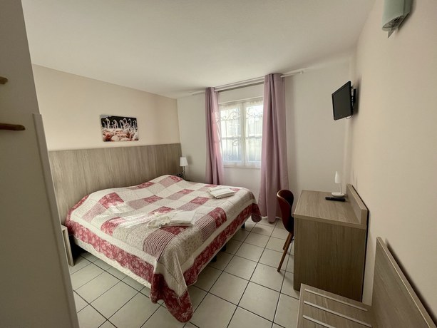 Imagen de la habitación del Hotel H&ocirc;tel les Arcades, Saintes Maries de la Mer. Foto 9