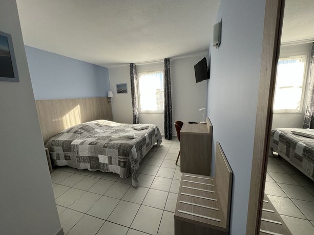 Imagen de la habitación del Hotel H&ocirc;tel les Arcades, Saintes Maries de la Mer. Foto 10