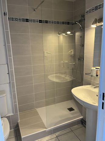 Imagen de la habitación del Hotel H&ocirc;tel les Arcades, Saintes Maries de la Mer. Foto 12
