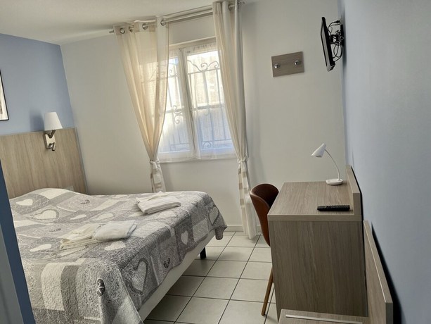 Imagen de la habitación del Hotel H&ocirc;tel les Arcades, Saintes Maries de la Mer. Foto 13