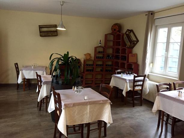Imagen del bar/restaurante del Hotel H&ocirc;tel les Boucles de Meuse. Foto 6