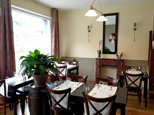 Imagen del bar/restaurante del Hotel H&ocirc;tel les Boucles de Meuse. Foto 7