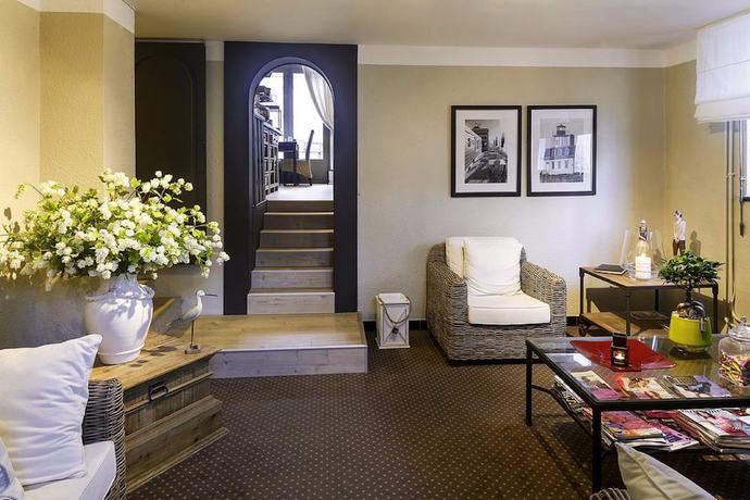 Imagen de los interiores del Hotel Hôtel les Embruns. Foto 19