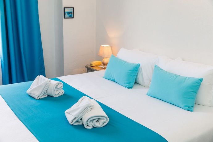 Imagen de la habitación del Hotel H&ocirc;tel les Liserons de Mougins. Foto 11