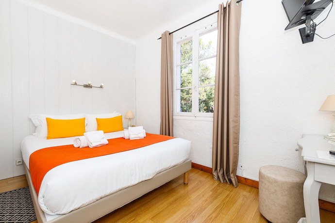 Imagen de la habitación del Hotel H&ocirc;tel les Liserons de Mougins. Foto 14