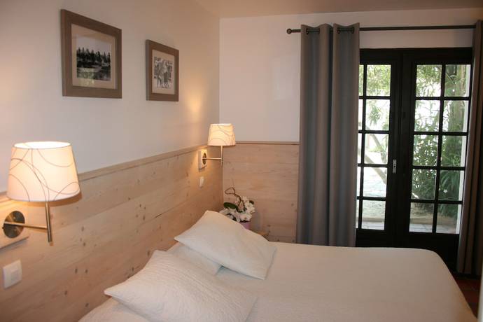 Imagen de la habitación del Hotel H&ocirc;tel les Rizi&egrave;res. Foto 7