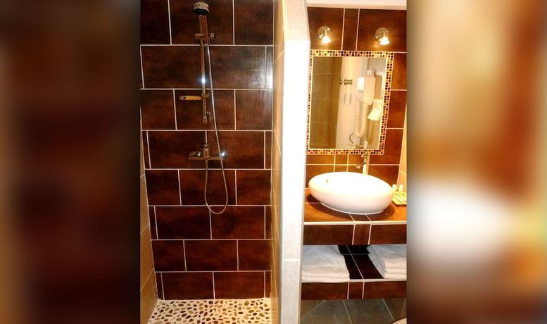 Imagen de la habitación del Hotel H&ocirc;tel les Rizi&egrave;res. Foto 15