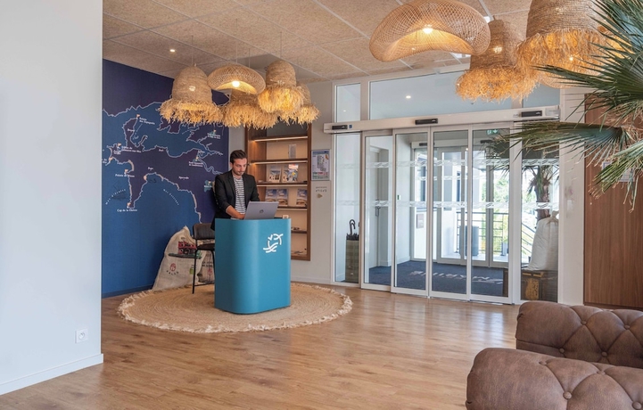 Imagen de los interiores del Hotel H&ocirc;tel l\'escale marine. Foto 13