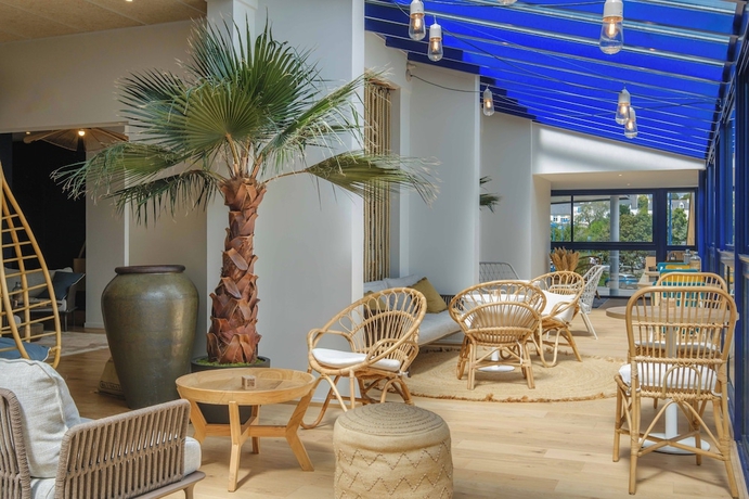 Imagen de los interiores del Hotel H&ocirc;tel l\'escale marine. Foto 16