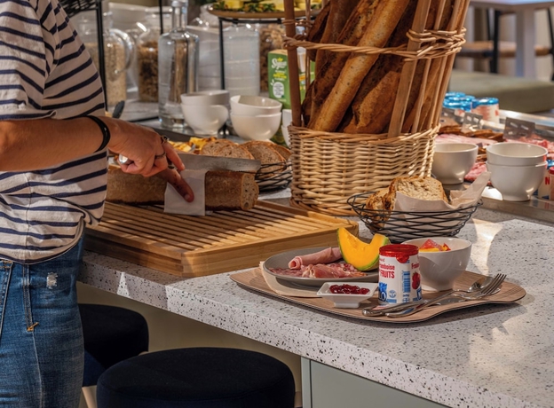 Imagen de los interiores del Hotel H&ocirc;tel l\'escale marine. Foto 18