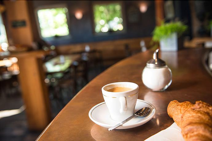 Imagen del bar/restaurante del Hotel Hôtel-Résidence La Croix-Blanche. Foto 4