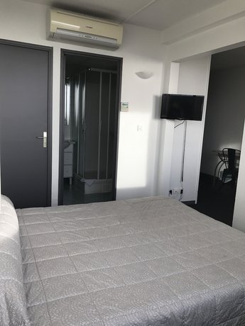 Imagen de la habitación del Hotel H&ocirc;tel-R&eacute;sidence les Aiguades. Foto 10