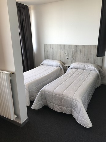 Imagen de la habitación del Hotel H&ocirc;tel-R&eacute;sidence les Aiguades. Foto 12