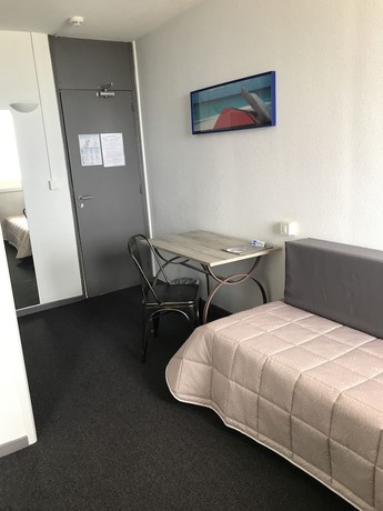 Imagen de la habitación del Hotel H&ocirc;tel-R&eacute;sidence les Aiguades. Foto 13