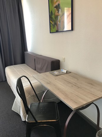 Imagen de la habitación del Hotel H&ocirc;tel-R&eacute;sidence les Aiguades. Foto 15