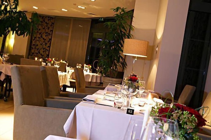Imagen del bar/restaurante del Hotel H&ocirc;tel-Restaurant DAHM. Foto 6