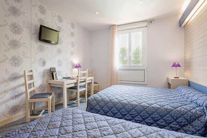 Imagen de la habitación del Hotel H&ocirc;tel-Restaurant La Cr&egrave;che et sa piscine int&eacute;rieure. Foto 7