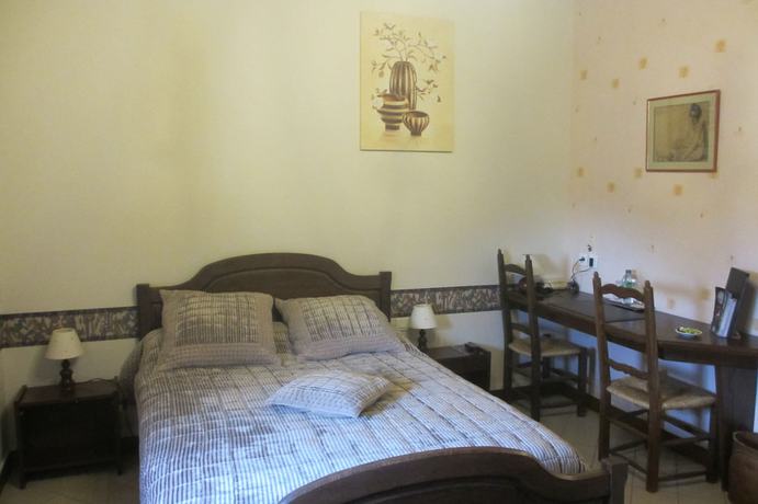 Imagen de la habitación del Hotel H&ocirc;tel-Restaurant La Cr&egrave;che et sa piscine int&eacute;rieure. Foto 10