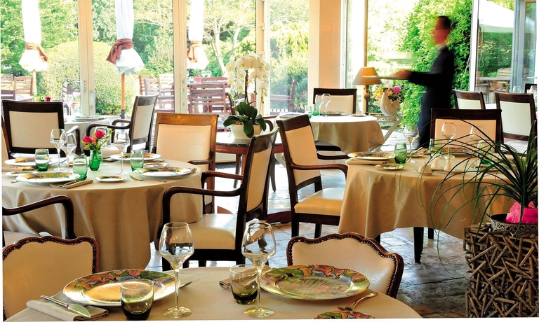 Imagen del bar/restaurante del Hotel H&ocirc;tel-Restaurant Ricordeau. Foto 4