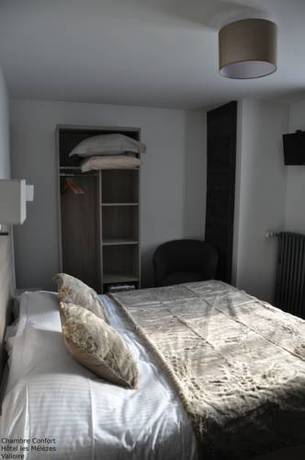 Imagen de la habitación del Hotel H&ocirc;tel-chalet Les M&eacute;l&egrave;zes. Foto 2