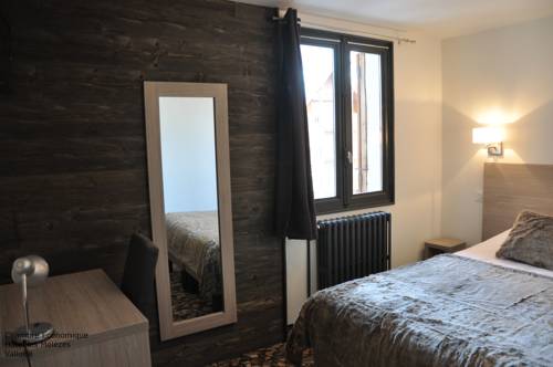 Imagen de la habitación del Hotel H&ocirc;tel-chalet Les M&eacute;l&egrave;zes. Foto 5