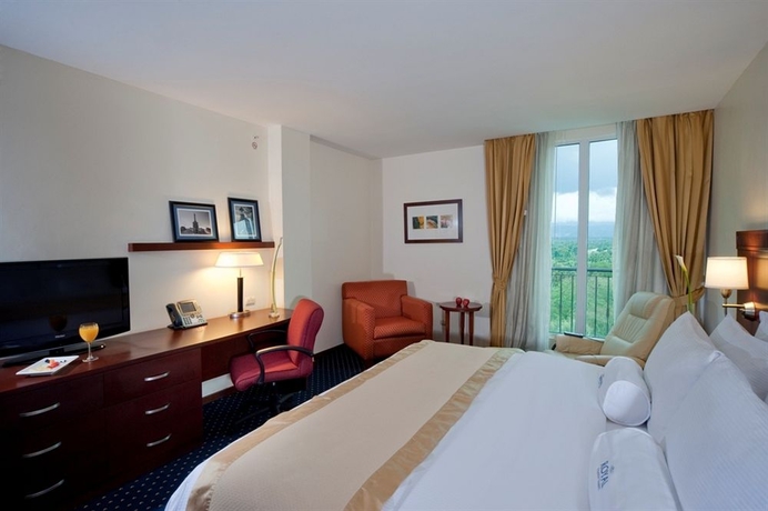 Imagen de la habitación del Hotel Hodelpa Garden Court. Foto 4