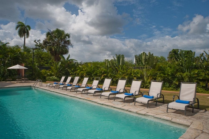 Imagen de la piscina del Hotel Hodelpa Garden Court. Foto 11