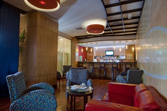Imagen del bar/restaurante del Hotel Hodelpa Garden Court. Foto 1