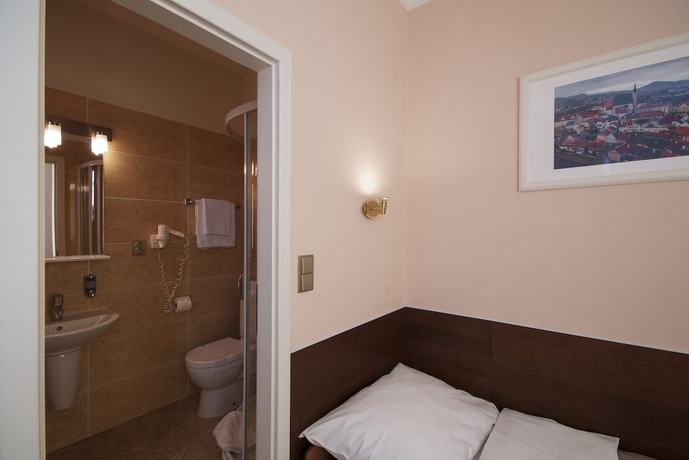 Imagen de la habitación del Hotel Hoffmann. Foto 17