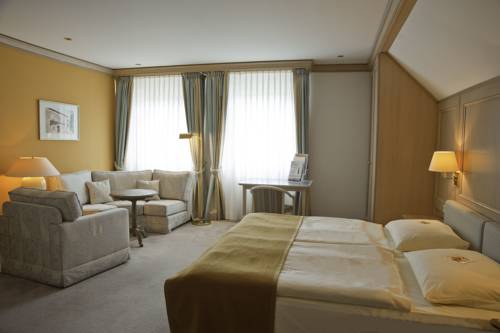 Imagen de la habitación del Hotel Hofgut Georgenthal. Foto 4