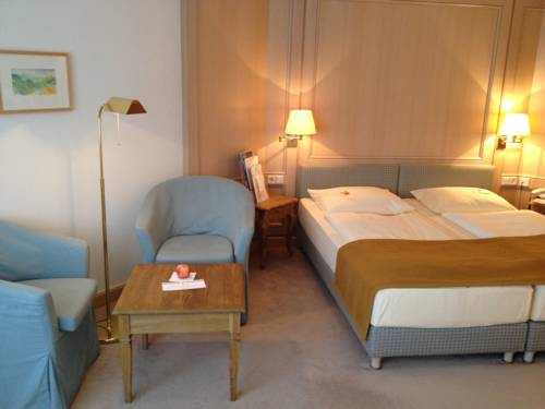 Imagen de la habitación del Hotel Hofgut Georgenthal. Foto 5