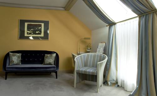 Imagen de la habitación del Hotel Hofgut Georgenthal. Foto 6