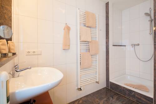 Imagen de la habitación del Hotel Hofgut Tiergarten. Foto 12